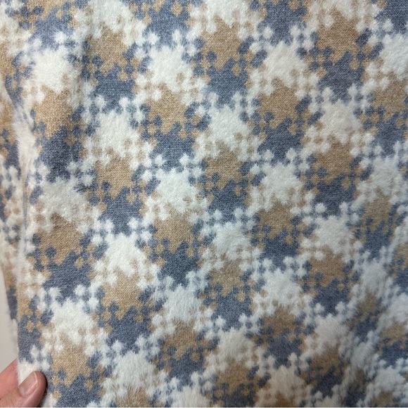 Cupcakes And Cashmere Sweater M Long Sleeve Tan/Grey/White Geo Soft Fuzzy Mock - Picture 4 of 7
